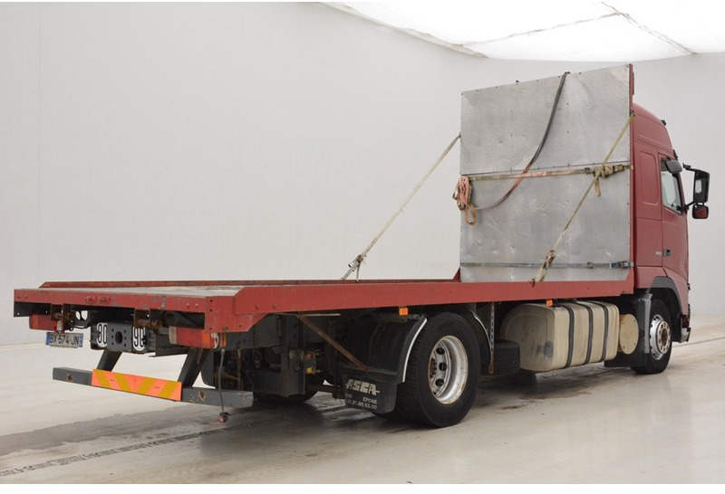 Volvo FH12.460 Globetrotter* - Pritsche LKW: das Bild 4 Volvo FH12.460 Globetrotter* - Pritsche LKW: das Bild 4
