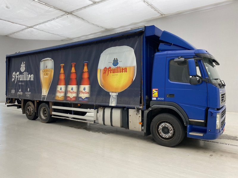 Volvo FM 300 - 6x2 - Plane LKW: das Bild 3 Volvo FM 300 - 6x2 - Plane LKW: das Bild 3