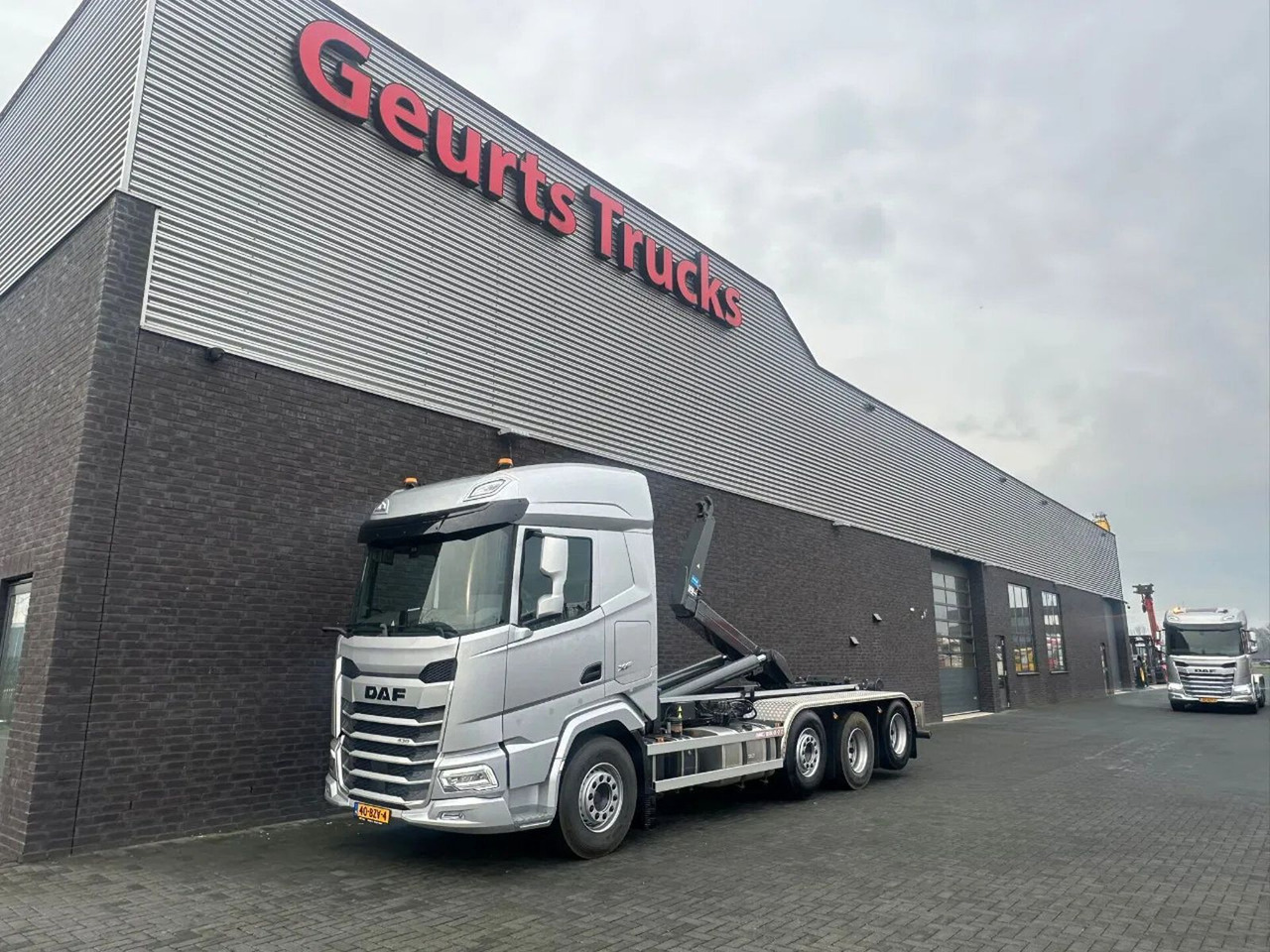 DAF XF 530 8X2 TRIPLE VDL S-30-6700 HAAKARMSYSTEEM/A - Abrollkipper: das Bild 2 DAF XF 530 8X2 TRIPLE VDL S-30-6700 HAAKARMSYSTEEM/A - Abrollkipper: das Bild 2