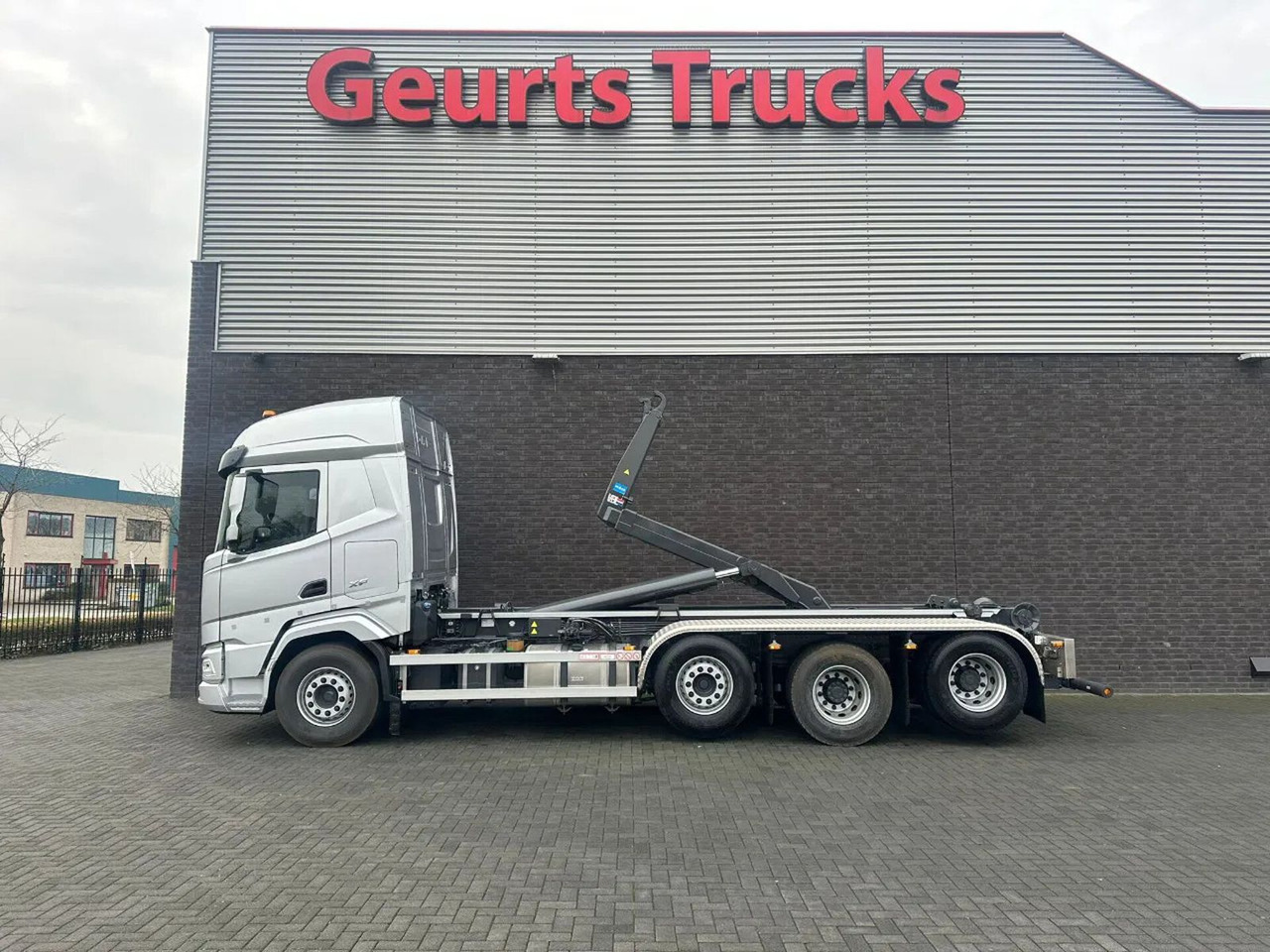 DAF XF 530 8X2 TRIPLE VDL S-30-6700 HAAKARMSYSTEEM/A - Abrollkipper: das Bild 1 DAF XF 530 8X2 TRIPLE VDL S-30-6700 HAAKARMSYSTEEM/A - Abrollkipper: das Bild 1