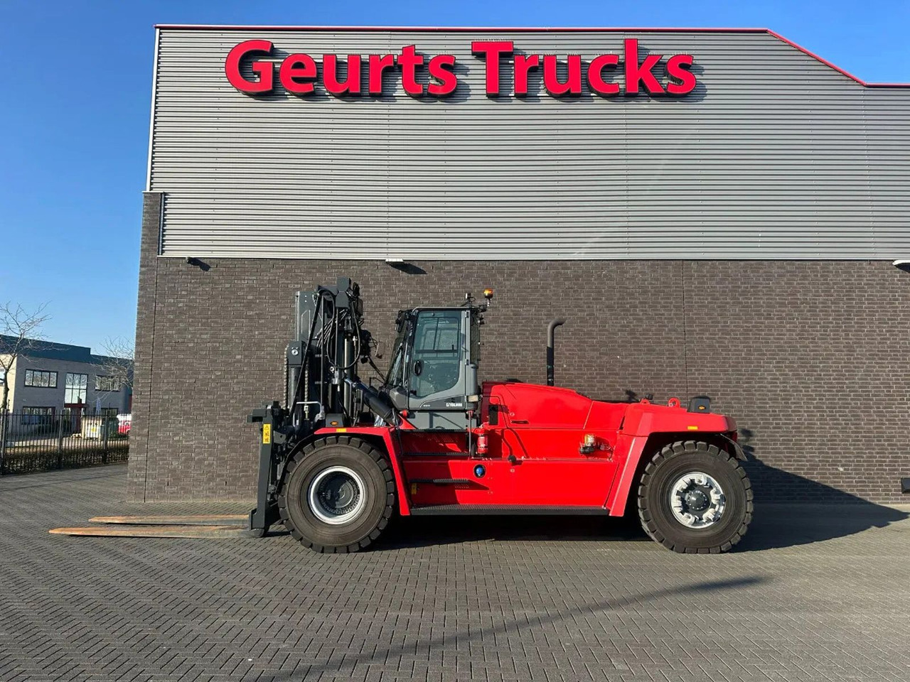 Kalmar DCG 330-12 VORKHEFTRUCK/ GABELSTAPLER/ FORKLIFT - Dieselstapler: das Bild 1 Kalmar DCG 330-12 VORKHEFTRUCK/ GABELSTAPLER/ FORKLIFT - Dieselstapler: das Bild 1