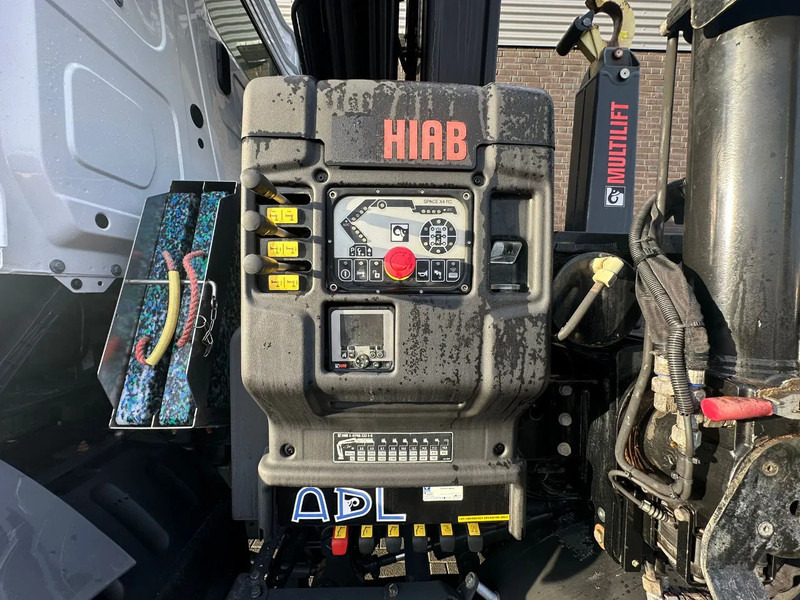 Abrollkipper Mercedes-Benz AROCS 4148 8X4 MET MULTILIFT ULT T 21 S51 HAAKARMSYSTEEM + HIAB X-HIPRO 232 E-6 KRAAN/CRANE/KRAN/GRUA: das Bild 18 Abrollkipper Mercedes-Benz AROCS 4148 8X4 MET MULTILIFT ULT T 21 S51 HAAKARMSYSTEEM + HIAB X-HIPRO 232 E-6 KRAAN/CRANE/KRAN/GRUA: das Bild 18