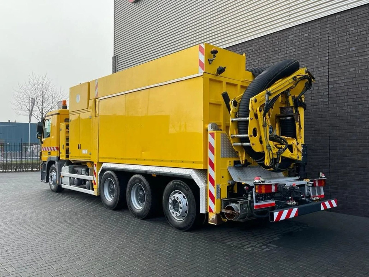 Mercedes-Benz Actros 3248 8X4 TRIDEM MTS DINO 12 SAUGBAGGER/SU - Saug-/ Spülfahrzeug: das Bild 3 Mercedes-Benz Actros 3248 8X4 TRIDEM MTS DINO 12 SAUGBAGGER/SU - Saug-/ Spülfahrzeug: das Bild 3