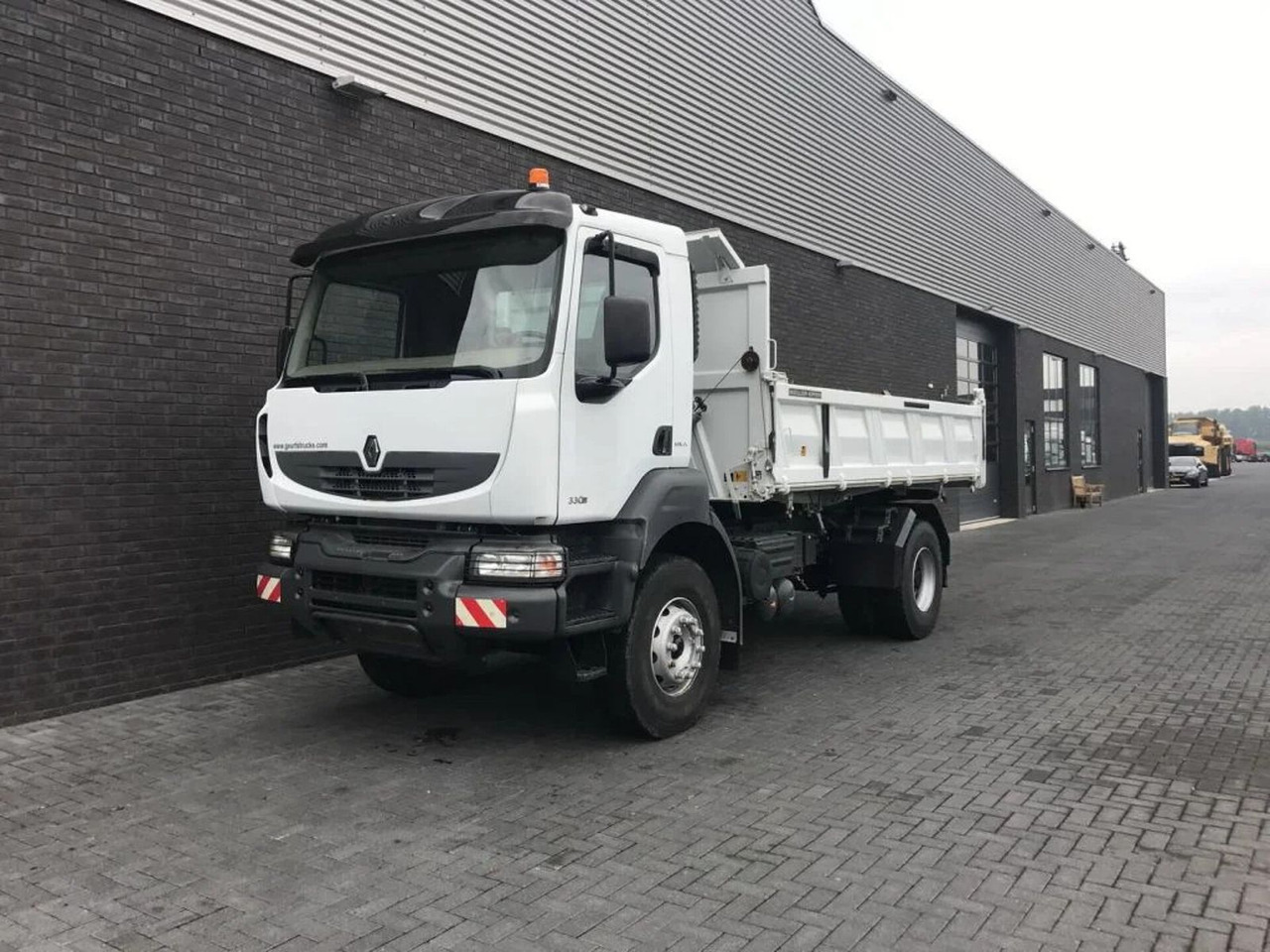 Renault Kerax 330 DXI 4X2 KIPPER/TIPPER ONLY 27.000 KM ! - Kipper: das Bild 2 Renault Kerax 330 DXI 4X2 KIPPER/TIPPER ONLY 27.000 KM ! - Kipper: das Bild 2