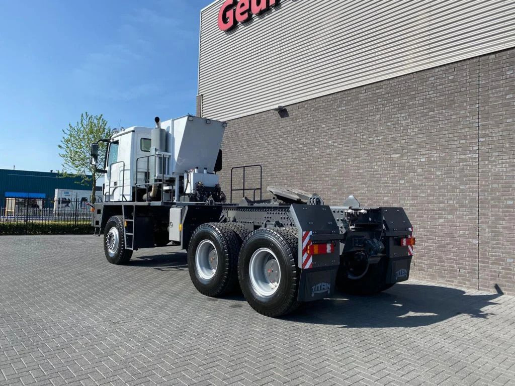 Mercedes-Benz TITAN 5560 Z52-600 F TITAN 5560 Z52-600 F 6X6 HE - Sattelzugmaschine: das Bild 3 Mercedes-Benz TITAN 5560 Z52-600 F TITAN 5560 Z52-600 F 6X6 HE - Sattelzugmaschine: das Bild 3