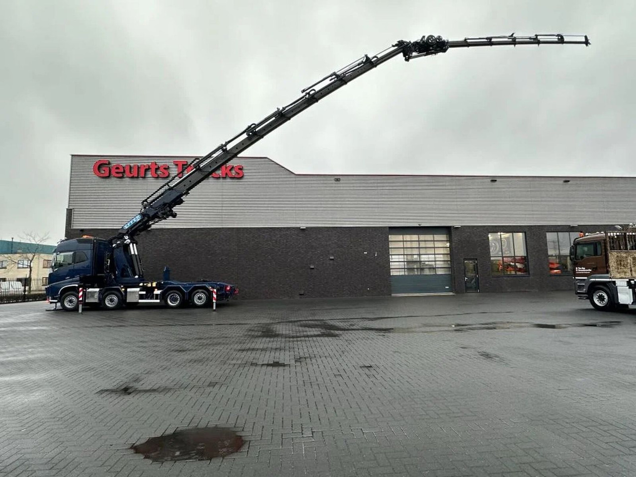 Sattelzugmaschine Volvo FH 16.650 8X2 + EFFER 1855/8S + JIB 6S HEAVY DUT: das Bild 1