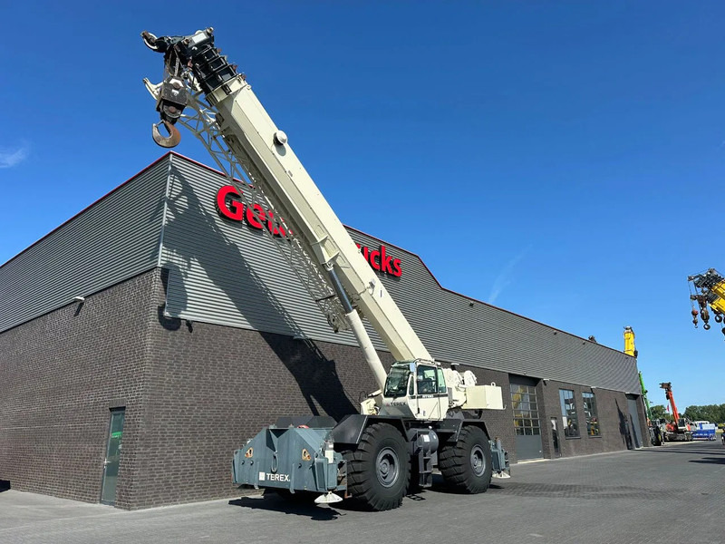 Terex RT130 ROUGH TERRAIN CRANE + JIB - Geländekran: das Bild 2 Terex RT130 ROUGH TERRAIN CRANE + JIB - Geländekran: das Bild 2