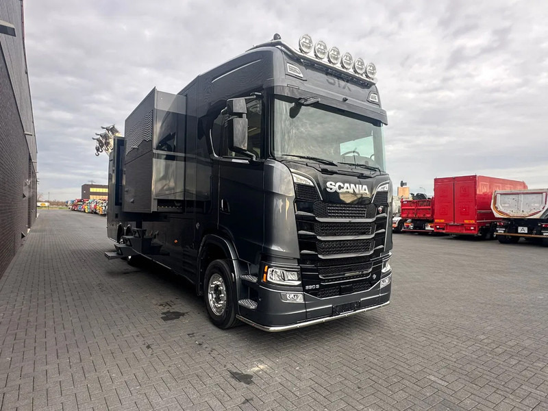 Scania 590S 6x2*4 STX 3x pop out - V8 - Demo/New - Full spec - - Wohnmobil: das Bild 5 Scania 590S 6x2*4 STX 3x pop out - V8 - Demo/New - Full spec - - Wohnmobil: das Bild 5