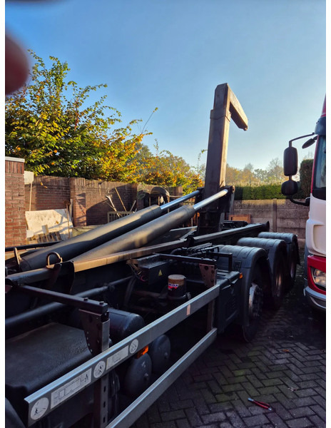 Seil Abrollkipper Scania P 420 8x2.. manuel gearbox.: das Bild 6