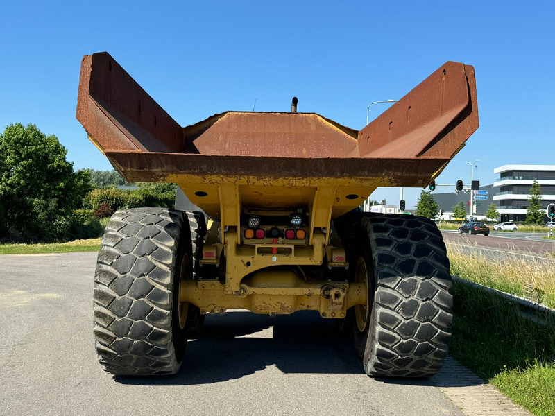 Knickgelenkter Dumper Caterpillar 740B: das Bild 8