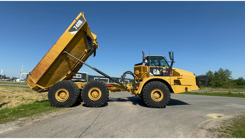 Knickgelenkter Dumper Caterpillar 740B: das Bild 9