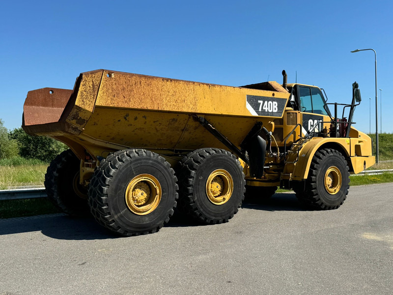 Knickgelenkter Dumper Caterpillar 740B: das Bild 7