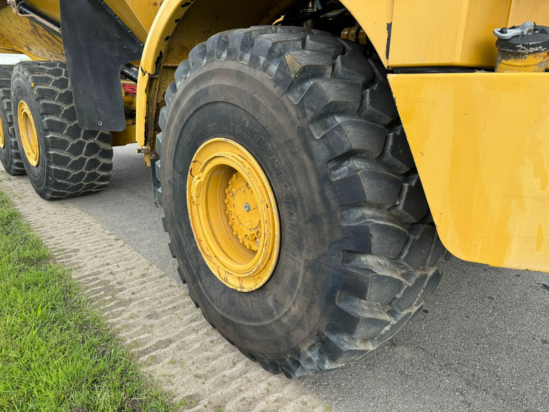 Knickgelenkter Dumper Caterpillar 740B: das Bild 15
