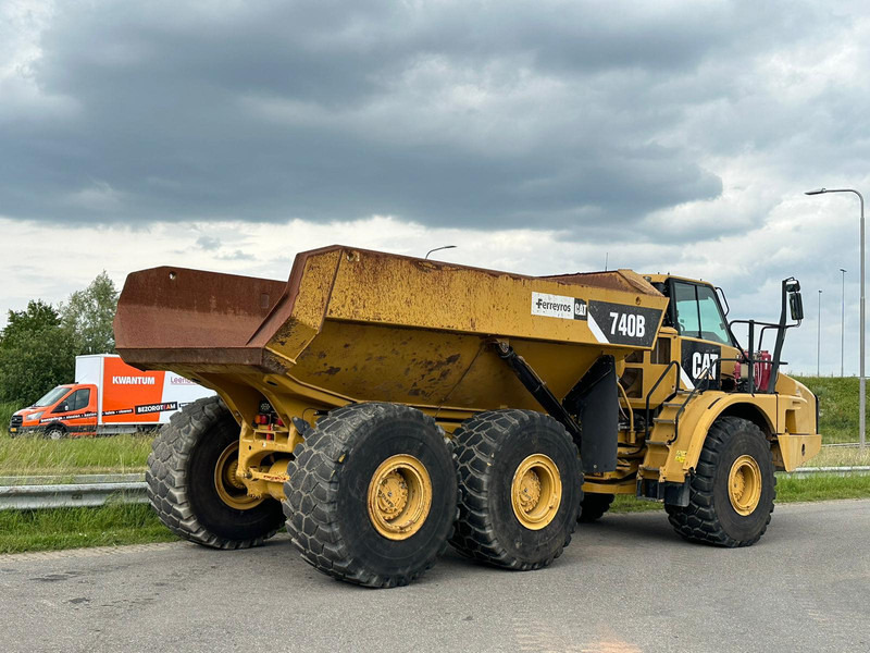 Knickgelenkter Dumper Caterpillar 740B: das Bild 7