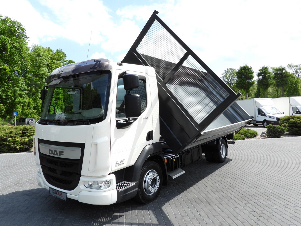 Kipper DAF LF 180 THREE-WAY TIPPER CRUISE CONTROL LED LIGHTS AUTOMATIC TRANSMISSION TWIN WHEELS AIR CONDITIONING 180HP: das Bild 20 Kipper DAF LF 180 THREE-WAY TIPPER CRUISE CONTROL LED LIGHTS AUTOMATIC TRANSMISSION TWIN WHEELS AIR CONDITIONING 180HP: das Bild 20