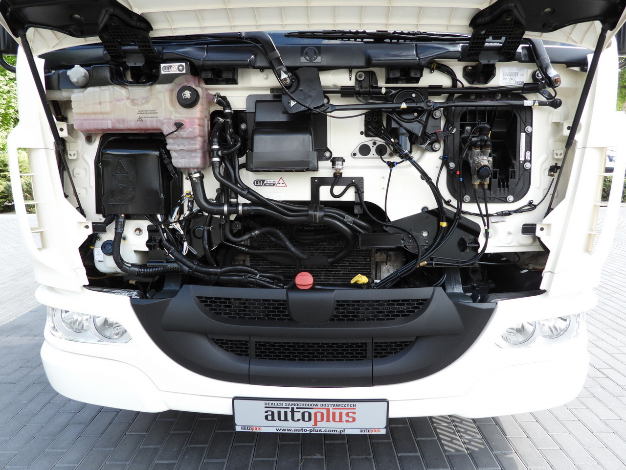 Kipper DAF LF 180 THREE-WAY TIPPER CRUISE CONTROL LED LIGHTS AUTOMATIC TRANSMISSION TWIN WHEELS AIR CONDITIONING 180HP: das Bild 28 Kipper DAF LF 180 THREE-WAY TIPPER CRUISE CONTROL LED LIGHTS AUTOMATIC TRANSMISSION TWIN WHEELS AIR CONDITIONING 180HP: das Bild 28