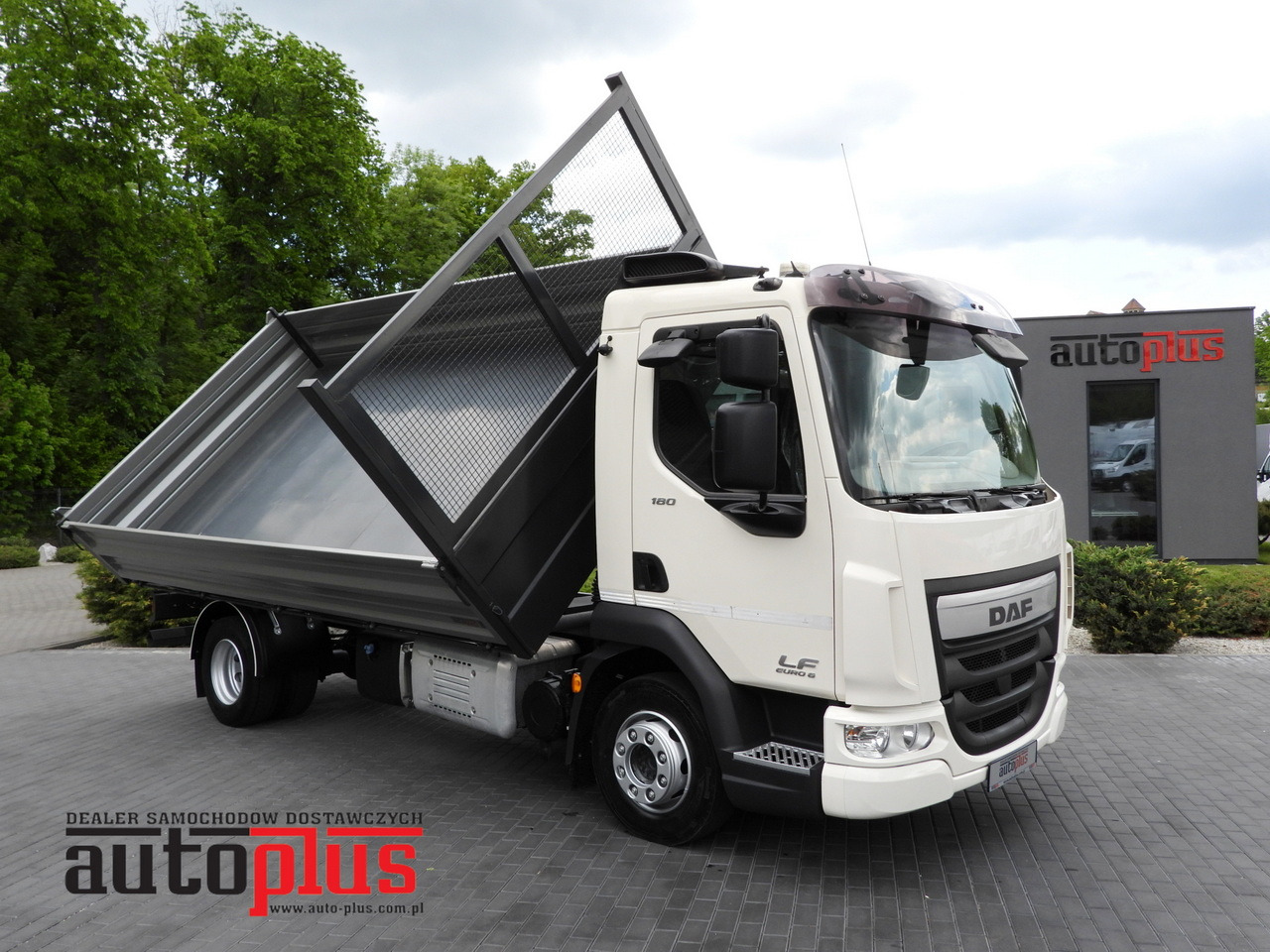DAF LF 180 THREE-WAY TIPPER CRUISE CONTROL LED LIGHTS AUTOMATIC TRANSMISSION TWIN WHEELS AIR CONDITIONING 180HP - Kipper: das Bild 1 DAF LF 180 THREE-WAY TIPPER CRUISE CONTROL LED LIGHTS AUTOMATIC TRANSMISSION TWIN WHEELS AIR CONDITIONING 180HP - Kipper: das Bild 1