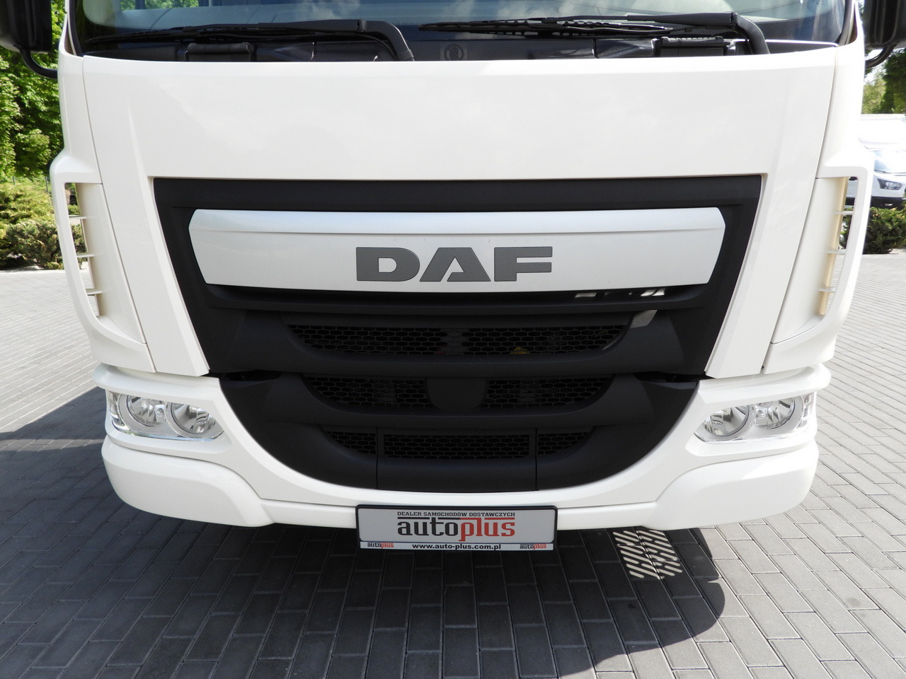 Kipper DAF LF 180 THREE-WAY TIPPER CRUISE CONTROL LED LIGHTS AUTOMATIC TRANSMISSION TWIN WHEELS AIR CONDITIONING 180HP: das Bild 17 Kipper DAF LF 180 THREE-WAY TIPPER CRUISE CONTROL LED LIGHTS AUTOMATIC TRANSMISSION TWIN WHEELS AIR CONDITIONING 180HP: das Bild 17