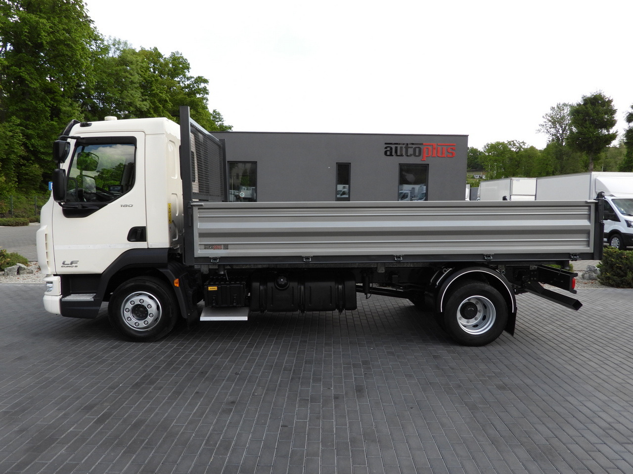 Kipper DAF LF 180 THREE-WAY TIPPER CRUISE CONTROL LED LIGHTS AUTOMATIC TRANSMISSION TWIN WHEELS AIR CONDITIONING 180HP: das Bild 10 Kipper DAF LF 180 THREE-WAY TIPPER CRUISE CONTROL LED LIGHTS AUTOMATIC TRANSMISSION TWIN WHEELS AIR CONDITIONING 180HP: das Bild 10
