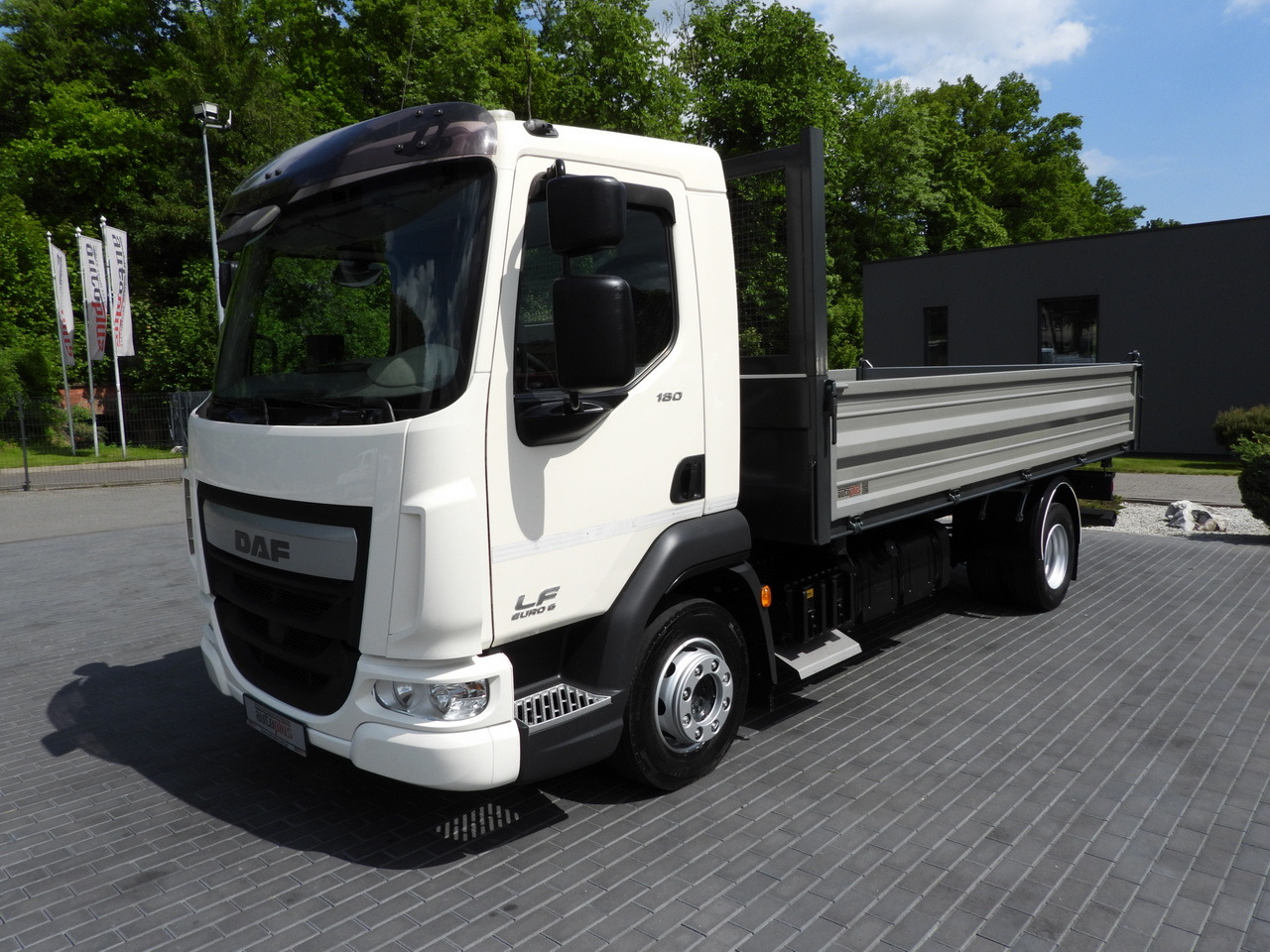 Kipper DAF LF 180 THREE-WAY TIPPER CRUISE CONTROL LED LIGHTS AUTOMATIC TRANSMISSION TWIN WHEELS AIR CONDITIONING 180HP: das Bild 6 Kipper DAF LF 180 THREE-WAY TIPPER CRUISE CONTROL LED LIGHTS AUTOMATIC TRANSMISSION TWIN WHEELS AIR CONDITIONING 180HP: das Bild 6