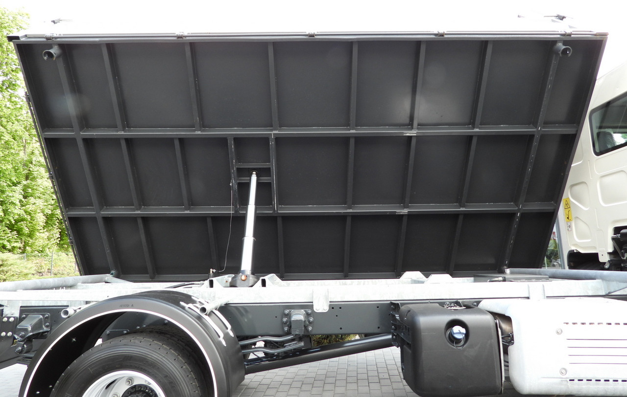 Kipper DAF LF 180 THREE-WAY TIPPER CRUISE CONTROL LED LIGHTS AUTOMATIC TRANSMISSION TWIN WHEELS AIR CONDITIONING 180HP: das Bild 25 Kipper DAF LF 180 THREE-WAY TIPPER CRUISE CONTROL LED LIGHTS AUTOMATIC TRANSMISSION TWIN WHEELS AIR CONDITIONING 180HP: das Bild 25