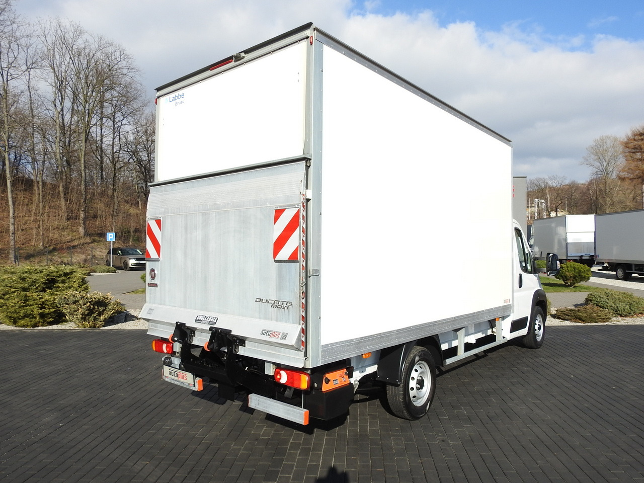 FIAT DUCATO BOX LIFT 8 PALLETS CRUISE CONTROL NAVIGATION LED LIGHTS AIR CONDITIONING 130HP - Koffer Transporter: das Bild 3 FIAT DUCATO BOX LIFT 8 PALLETS CRUISE CONTROL NAVIGATION LED LIGHTS AIR CONDITIONING 130HP - Koffer Transporter: das Bild 3