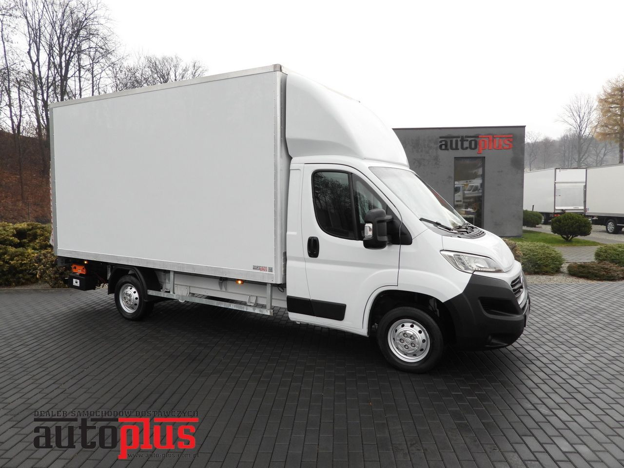 FIAT DUCATO BOX LIFT 8 PALLETS CRUISE CONTROL NAVIGATION LED LIGHTS AIR CONDITIONING 130HP - Koffer Transporter: das Bild 1 FIAT DUCATO BOX LIFT 8 PALLETS CRUISE CONTROL NAVIGATION LED LIGHTS AIR CONDITIONING 130HP - Koffer Transporter: das Bild 1