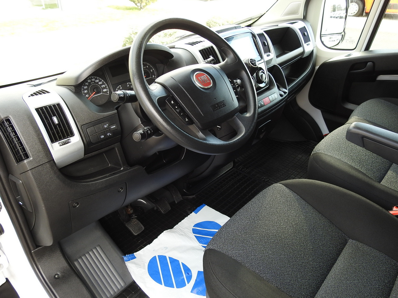 FIAT DUCATO BOX LIFT 8 PALLETS CRUISE CONTROL NAVIGATION LED LIGHTS AIR CONDITIONING 130HP - Koffer Transporter: das Bild 2 FIAT DUCATO BOX LIFT 8 PALLETS CRUISE CONTROL NAVIGATION LED LIGHTS AIR CONDITIONING 130HP - Koffer Transporter: das Bild 2