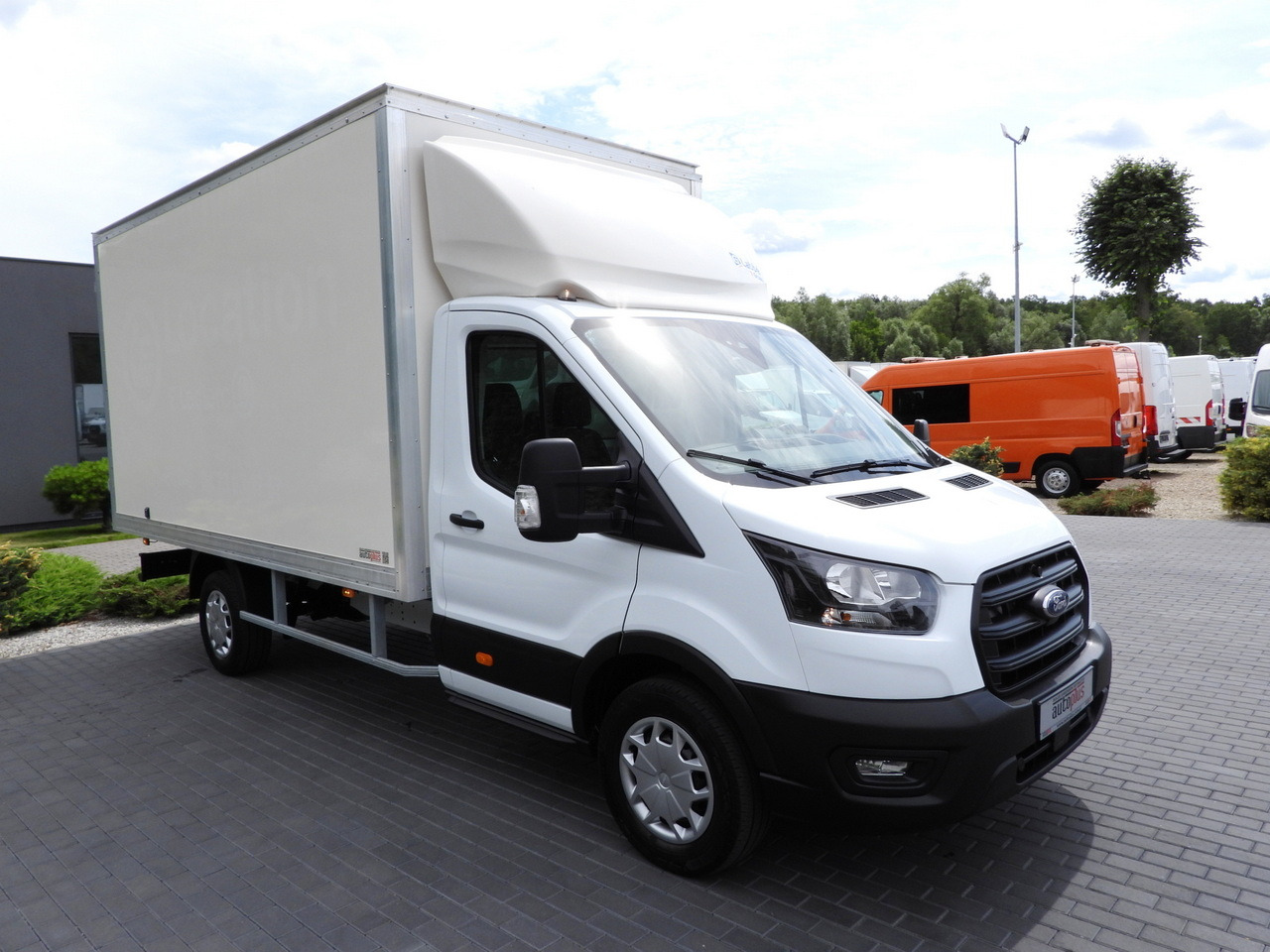 FORD TRANSIT BOX 8 PALLETS CRUISE CONTROL AIR CONDITIONING 130HP - Koffer Transporter: das Bild 4 FORD TRANSIT BOX 8 PALLETS CRUISE CONTROL AIR CONDITIONING 130HP - Koffer Transporter: das Bild 4