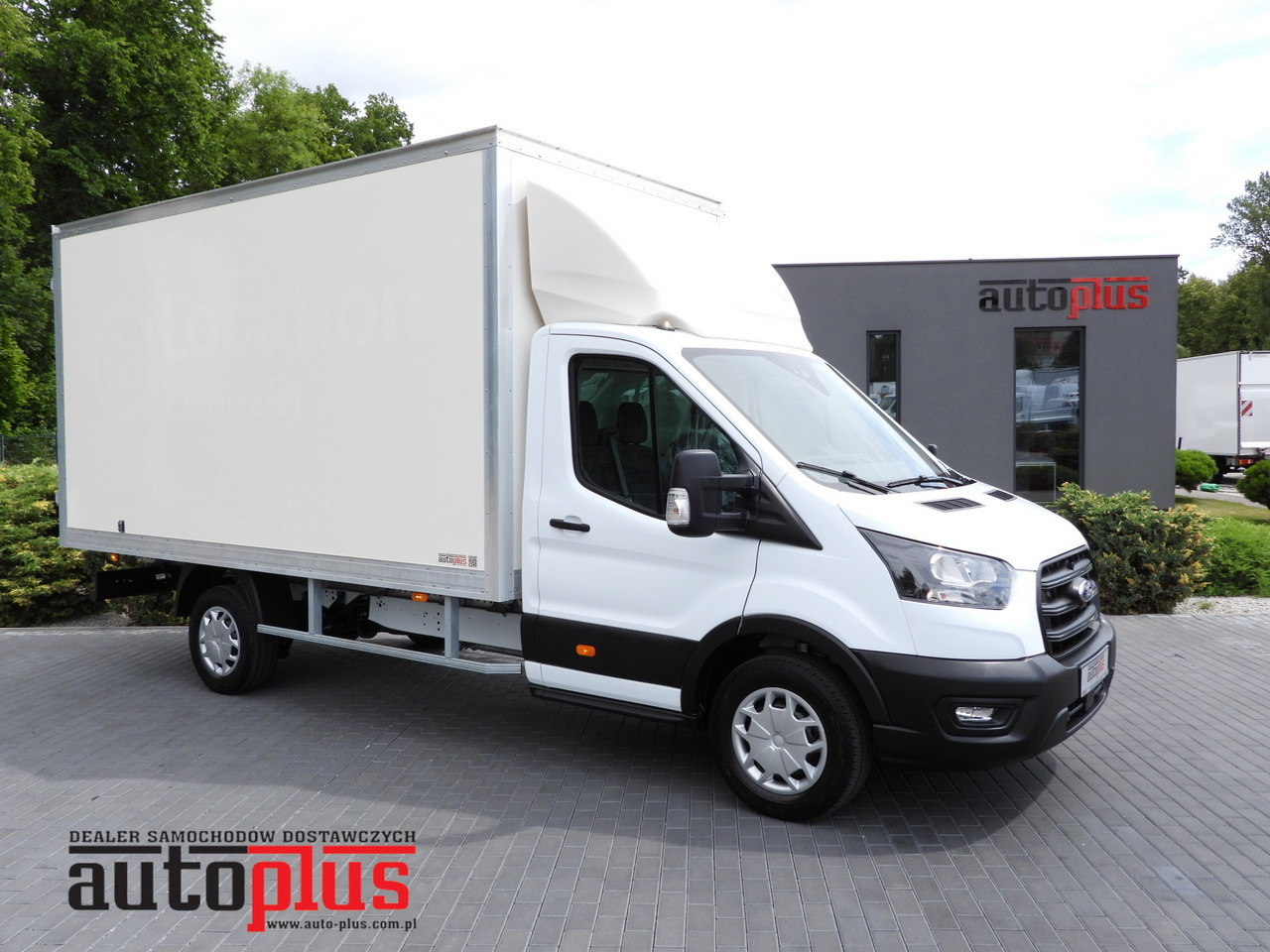 FORD TRANSIT BOX 8 PALLETS CRUISE CONTROL AIR CONDITIONING 130HP - Koffer Transporter: das Bild 1 FORD TRANSIT BOX 8 PALLETS CRUISE CONTROL AIR CONDITIONING 130HP - Koffer Transporter: das Bild 1