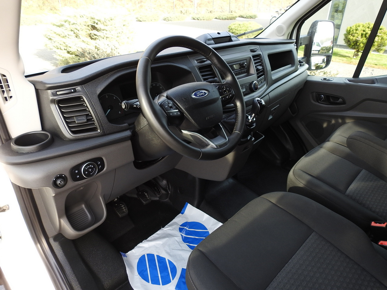 FORD TRANSIT BOX LIFT 8 PALLETS CRUISE CONTROL AIR CONDITIONING 130HP - Koffer Transporter: das Bild 2 FORD TRANSIT BOX LIFT 8 PALLETS CRUISE CONTROL AIR CONDITIONING 130HP - Koffer Transporter: das Bild 2