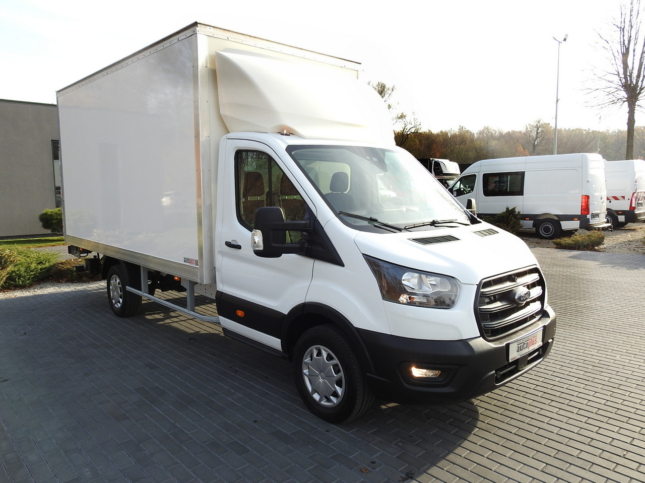 FORD TRANSIT BOX LIFT 8 PALLETS CRUISE CONTROL AIR CONDITIONING 130HP - Koffer Transporter: das Bild 4 FORD TRANSIT BOX LIFT 8 PALLETS CRUISE CONTROL AIR CONDITIONING 130HP - Koffer Transporter: das Bild 4