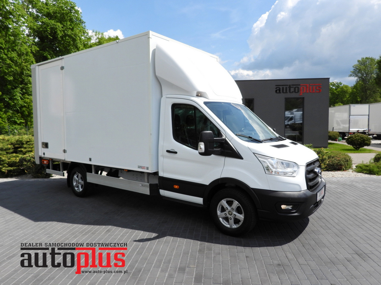 FORD TRANSIT BOX LIFT 8 PALLETS CRUISE CONTROL LED LIGHTS AIR CONDITIONING 130HP - Koffer Transporter: das Bild 1 FORD TRANSIT BOX LIFT 8 PALLETS CRUISE CONTROL LED LIGHTS AIR CONDITIONING 130HP - Koffer Transporter: das Bild 1