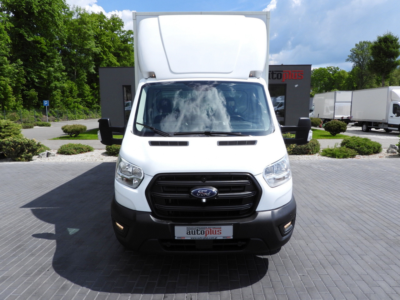 FORD TRANSIT BOX LIFT 8 PALLETS CRUISE CONTROL LED LIGHTS AIR CONDITIONING 130HP - Koffer Transporter: das Bild 5 FORD TRANSIT BOX LIFT 8 PALLETS CRUISE CONTROL LED LIGHTS AIR CONDITIONING 130HP - Koffer Transporter: das Bild 5