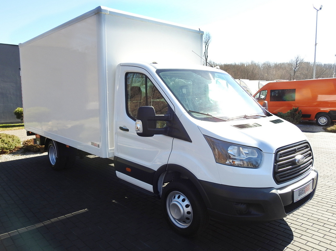 FORD TRANSIT BOX LIFT 8 PALLETS TWIN WHEELS AIR CONDITIONING 130HP - Koffer Transporter: das Bild 4 FORD TRANSIT BOX LIFT 8 PALLETS TWIN WHEELS AIR CONDITIONING 130HP - Koffer Transporter: das Bild 4