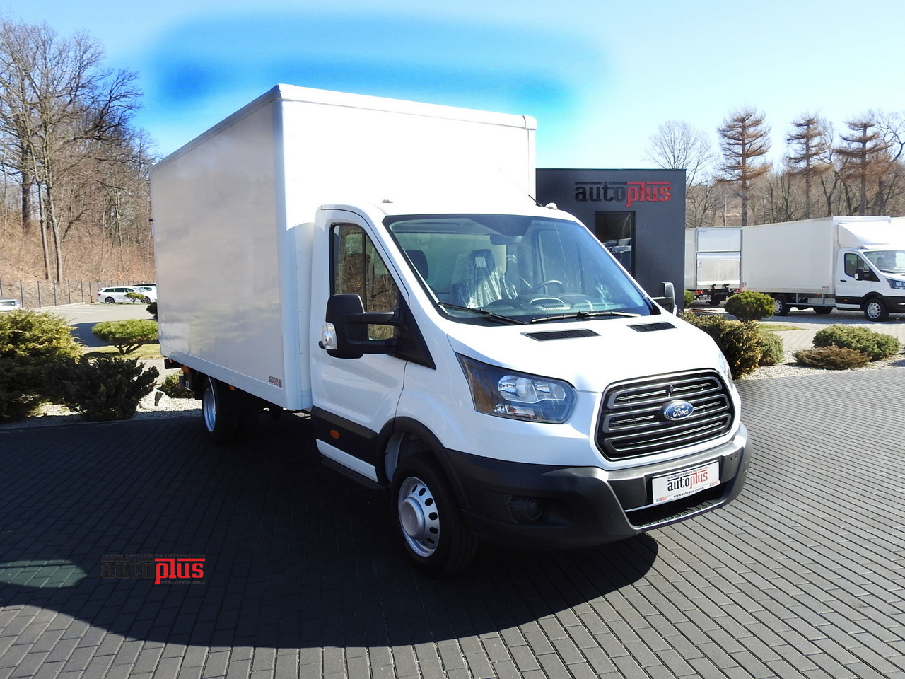 FORD TRANSIT BOX LIFT 8 PALLETS TWIN WHEELS AIR CONDITIONING 130HP - Koffer Transporter: das Bild 1 FORD TRANSIT BOX LIFT 8 PALLETS TWIN WHEELS AIR CONDITIONING 130HP - Koffer Transporter: das Bild 1