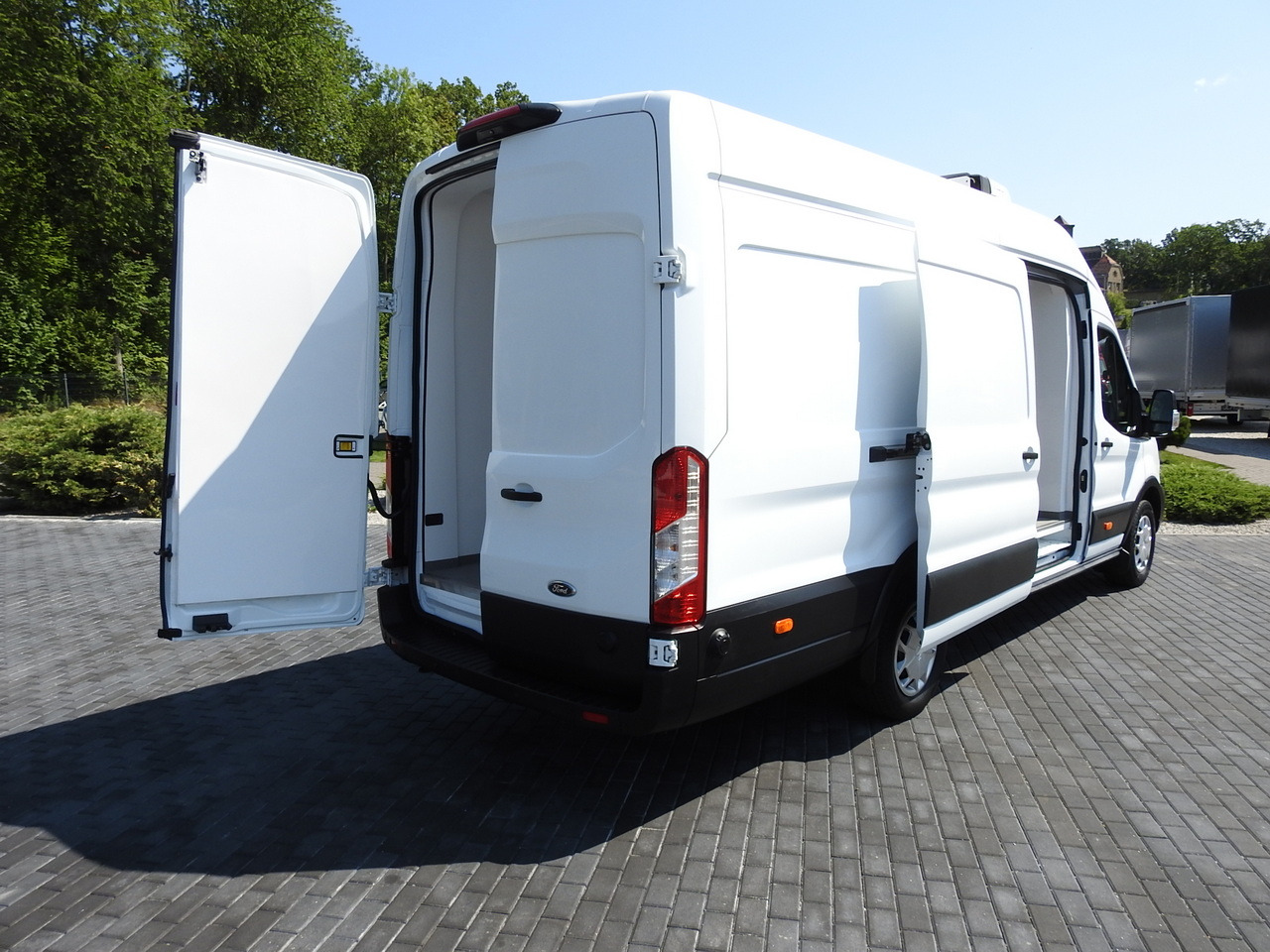 FORD TRANSIT REFRIGERATOR VAN 0*C HEATING FUNCTION CRUISE CONTROL AIR CONDITIONING LED LIGHTS 130HP - Kühltransporter: das Bild 3 FORD TRANSIT REFRIGERATOR VAN 0*C HEATING FUNCTION CRUISE CONTROL AIR CONDITIONING LED LIGHTS 130HP - Kühltransporter: das Bild 3