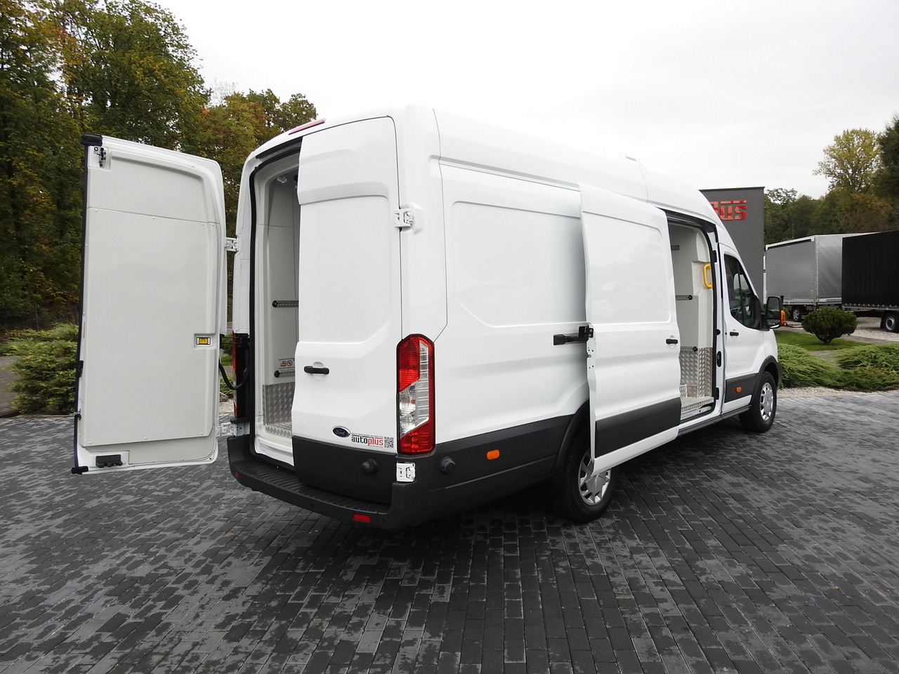 FORD TRANSIT REFRIGERATOR VAN 0*C HEATING FUNCTION POWER SUPPLY 230V CRUISE CONTROL NAVIGATION AIR CONDITIONING LED LIGHTS 130HP - Kühltransporter: das Bild 3 FORD TRANSIT REFRIGERATOR VAN 0*C HEATING FUNCTION POWER SUPPLY 230V CRUISE CONTROL NAVIGATION AIR CONDITIONING LED LIGHTS 130HP - Kühltransporter: das Bild 3