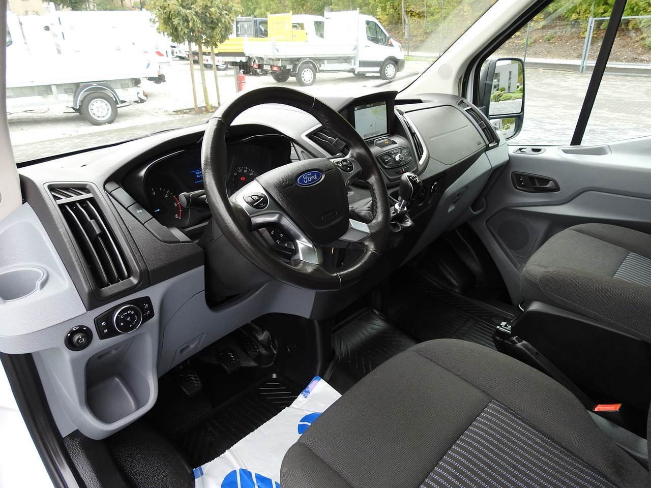 FORD TRANSIT REFRIGERATOR VAN 0*C HEATING FUNCTION POWER SUPPLY 230V CRUISE CONTROL NAVIGATION AIR CONDITIONING LED LIGHTS 130HP - Kühltransporter: das Bild 2 FORD TRANSIT REFRIGERATOR VAN 0*C HEATING FUNCTION POWER SUPPLY 230V CRUISE CONTROL NAVIGATION AIR CONDITIONING LED LIGHTS 130HP - Kühltransporter: das Bild 2