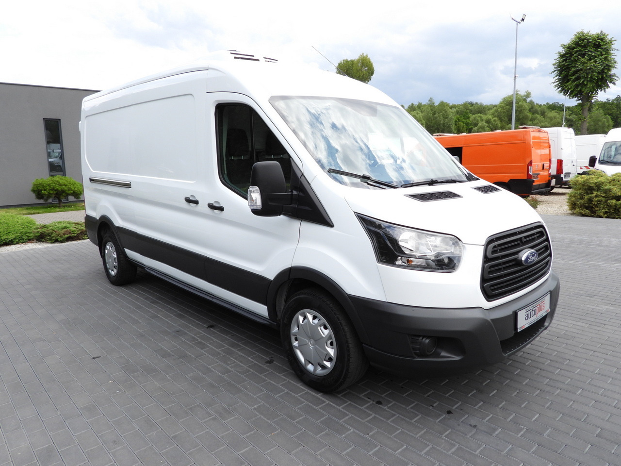 FORD TRANSIT REFRIGERATOR VAN 5*C AIR CONDITIONING 105HP - Kühltransporter: das Bild 4 FORD TRANSIT REFRIGERATOR VAN 5*C AIR CONDITIONING 105HP - Kühltransporter: das Bild 4
