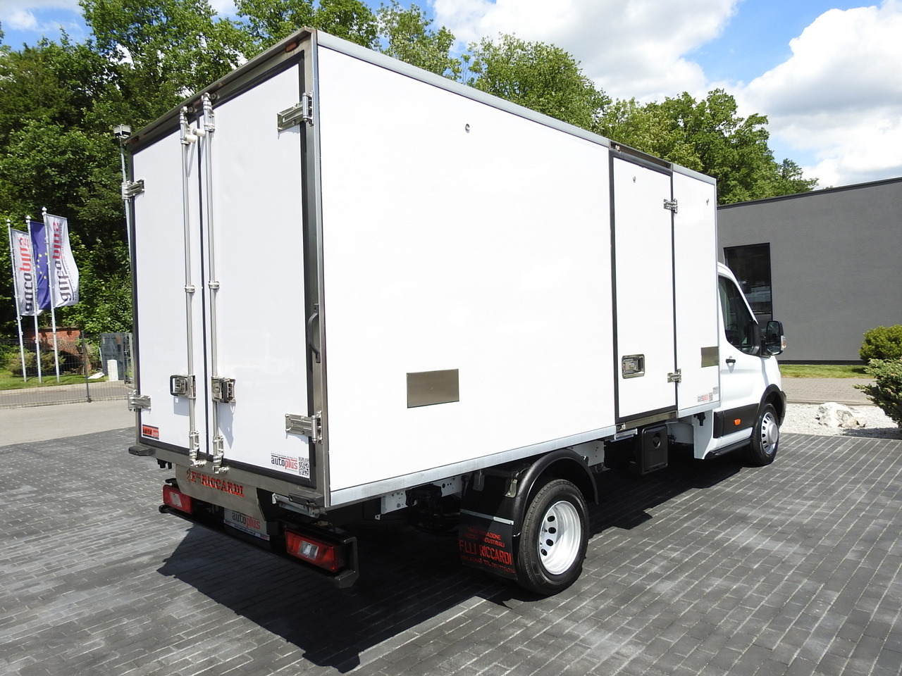 FORD TRANSIT REGRIGERATOR BOX 0*C POWER SUPPLY 230V CRUISE CONTROL AIR CONDITIONING TWIN WHEELS 170HP - Kühltransporter: das Bild 3 FORD TRANSIT REGRIGERATOR BOX 0*C POWER SUPPLY 230V CRUISE CONTROL AIR CONDITIONING TWIN WHEELS 170HP - Kühltransporter: das Bild 3