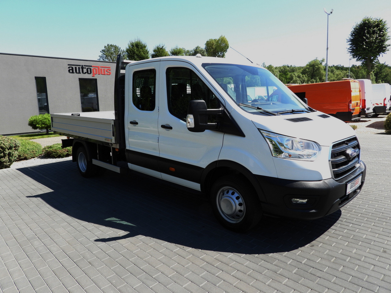 FORD TRANSIT STAKE BODY DOUBLE CABIN DOKA 7 SEATS TWIN WHEELS AIR CONDITIONING 130HP - Transporter mit Doppelkabine: das Bild 4 FORD TRANSIT STAKE BODY DOUBLE CABIN DOKA 7 SEATS TWIN WHEELS AIR CONDITIONING 130HP - Transporter mit Doppelkabine: das Bild 4