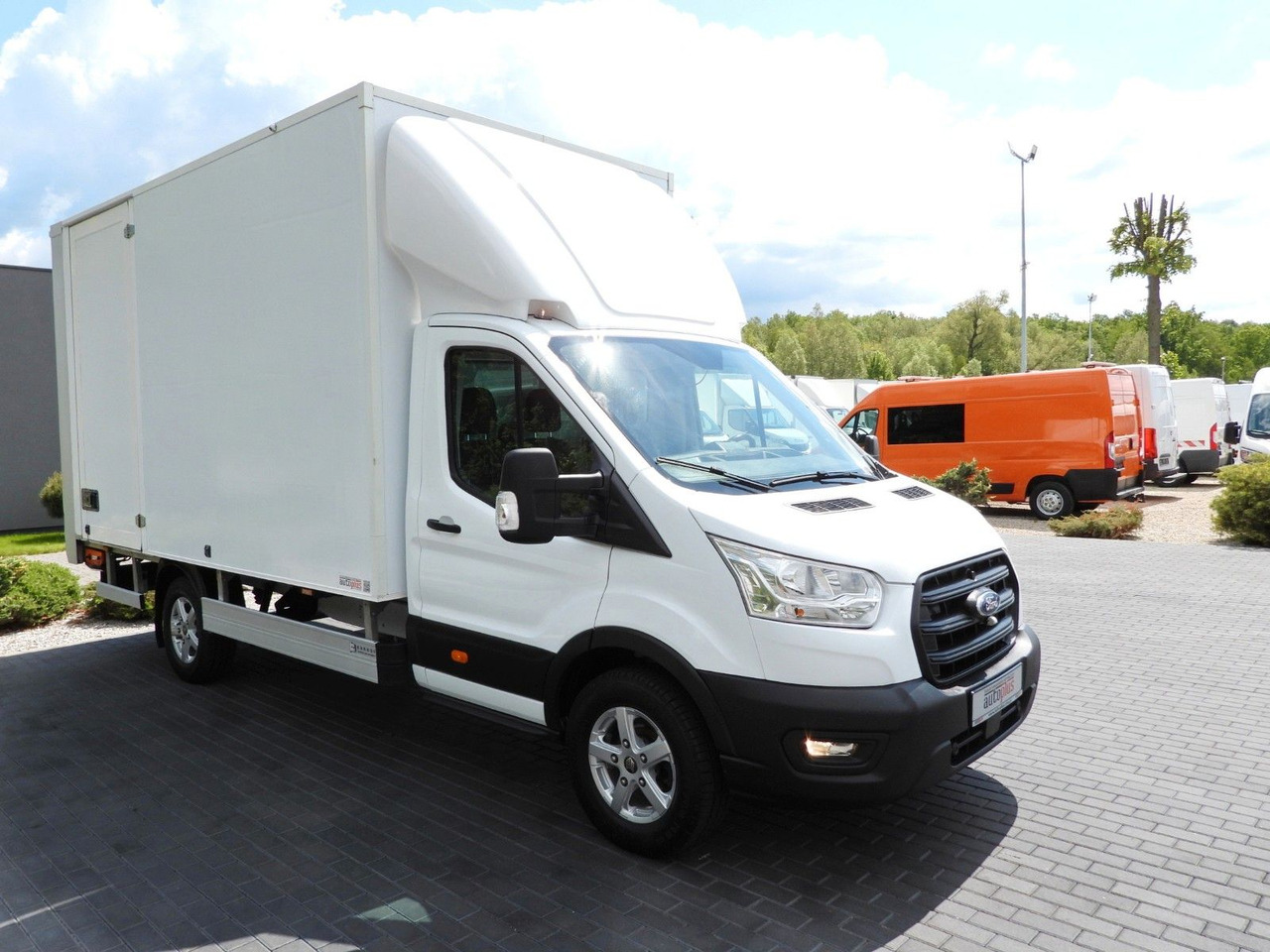 Ford TRANSIT KOFFER AUFZUG 8 PALETTEN TEMPOMAT - Koffer Transporter: das Bild 4 Ford TRANSIT KOFFER AUFZUG 8 PALETTEN TEMPOMAT - Koffer Transporter: das Bild 4