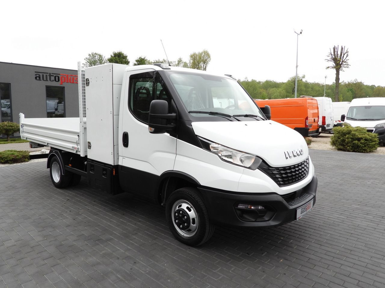 IVECO DAILY 35C14 TIPPER CRUISE CONTROL TWIN WHEELS 140HP - Kipper Transporter: das Bild 4 IVECO DAILY 35C14 TIPPER CRUISE CONTROL TWIN WHEELS 140HP - Kipper Transporter: das Bild 4
