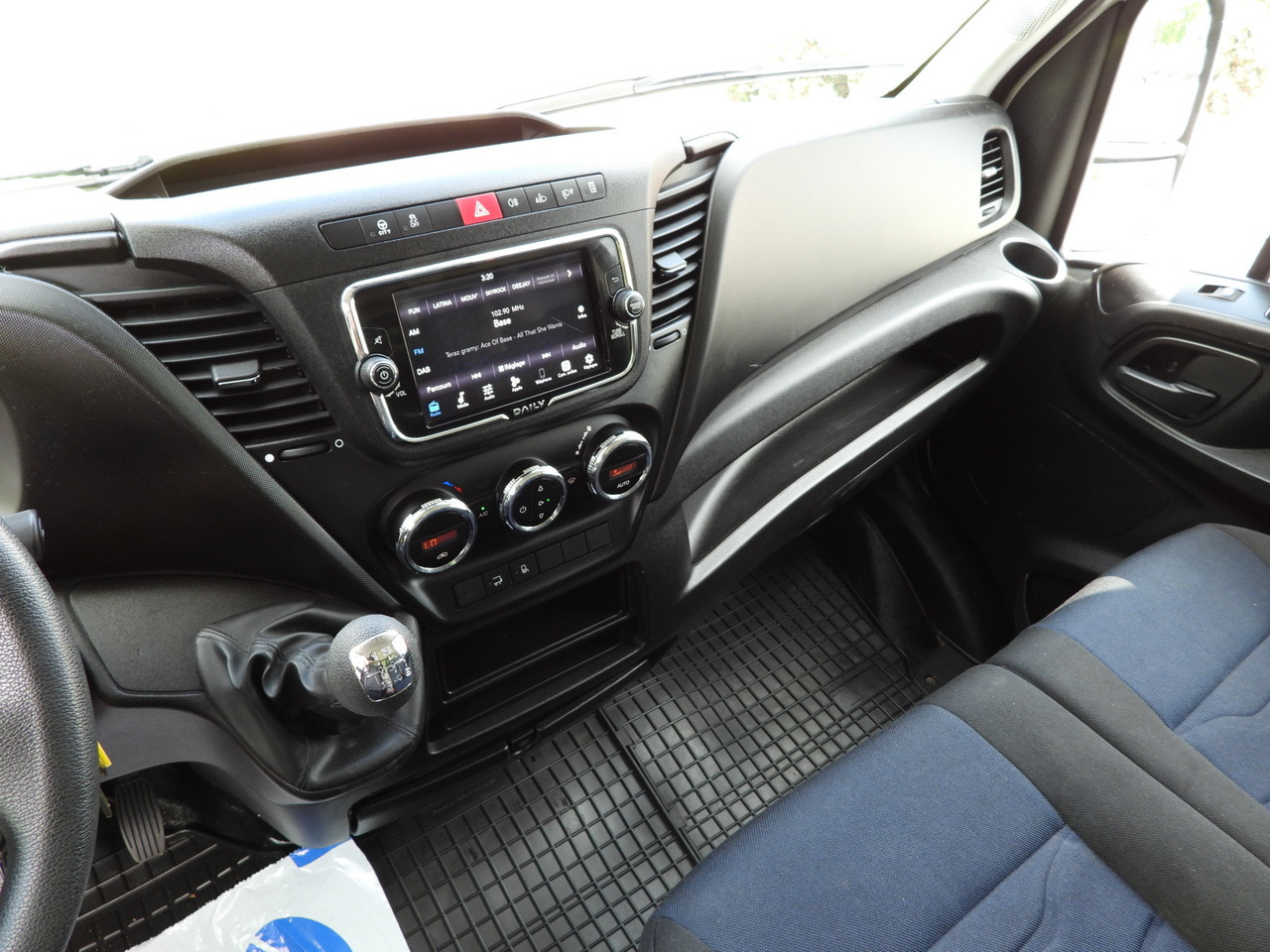 Koffer Transporter IVECO DAILY 35C16 BOX LIFT 8 PALLETS CRUISE CONTROL TWIN WHEELS AIR CONDITIONING  160HP: das Bild 35