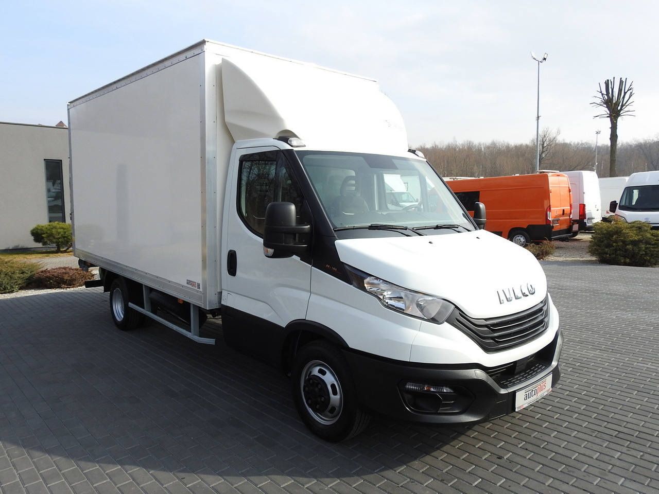 IVECO DAILY 35C16 BOX LIFT 8 PALLETS CRUISE CONTROL TWIN WHEELS AIR CONDITIONING 160HP - Koffer Transporter: das Bild 4 IVECO DAILY 35C16 BOX LIFT 8 PALLETS CRUISE CONTROL TWIN WHEELS AIR CONDITIONING 160HP - Koffer Transporter: das Bild 4