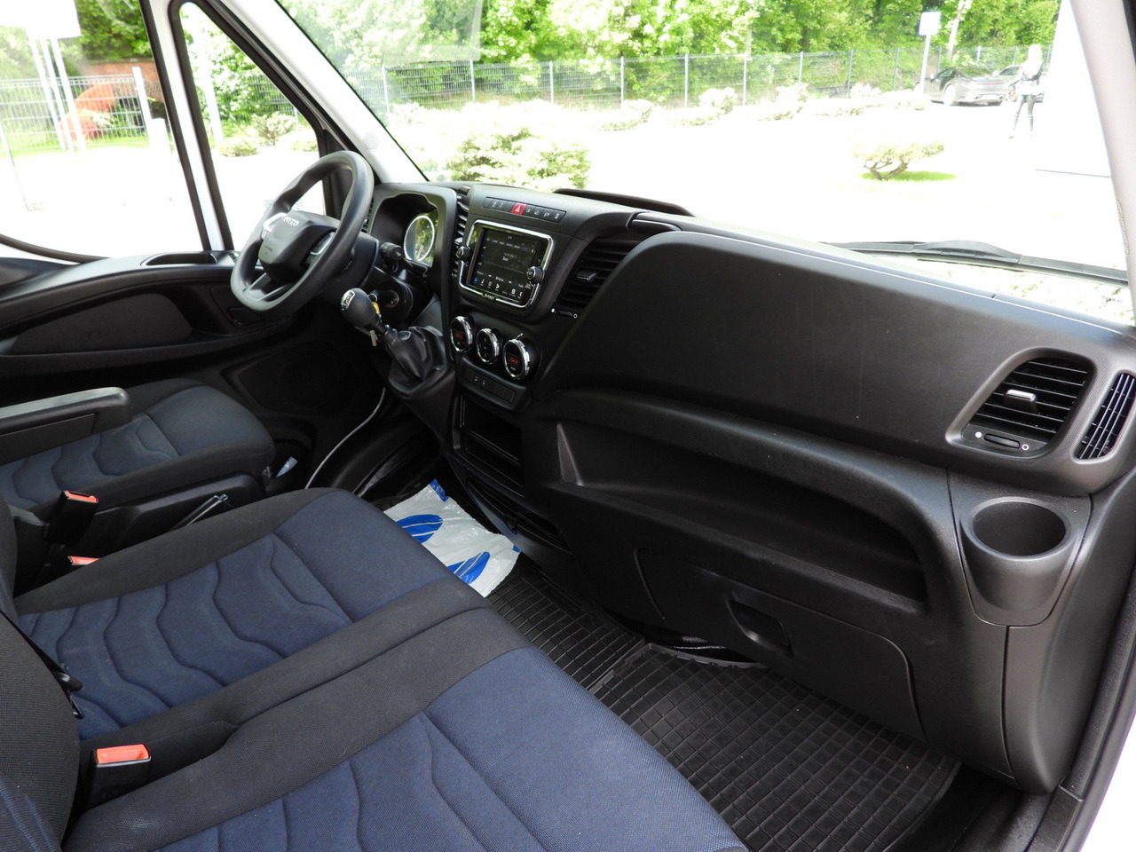 Koffer Transporter IVECO DAILY 35C16 BOX LIFT 8 PALLETS CRUISE CONTROL TWIN WHEELS AIR CONDITIONING  160HP: das Bild 42