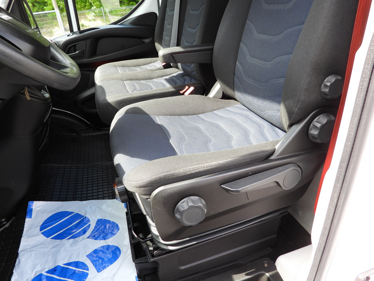 Koffer Transporter IVECO DAILY 35C16 BOX LIFT 8 PALLETS CRUISE CONTROL TWIN WHEELS AIR CONDITIONING  160HP: das Bild 30