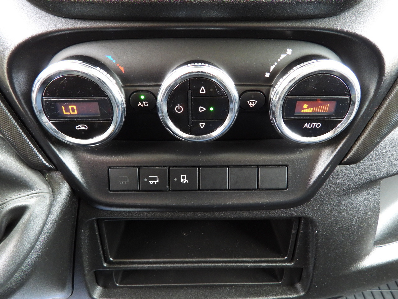 Koffer Transporter IVECO DAILY 35C16 BOX LIFT 8 PALLETS CRUISE CONTROL TWIN WHEELS AIR CONDITIONING  160HP: das Bild 40