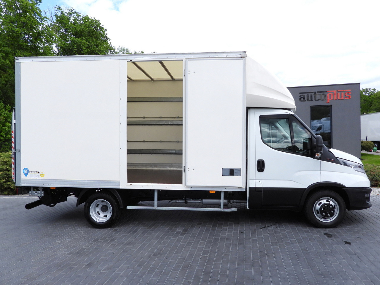 Koffer Transporter IVECO DAILY 35C16 BOX LIFT 8 PALLETS CRUISE CONTROL TWIN WHEELS AIR CONDITIONING  160HP: das Bild 8